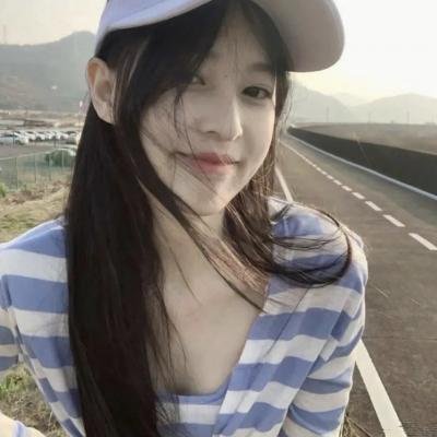 小鬼头上的女人